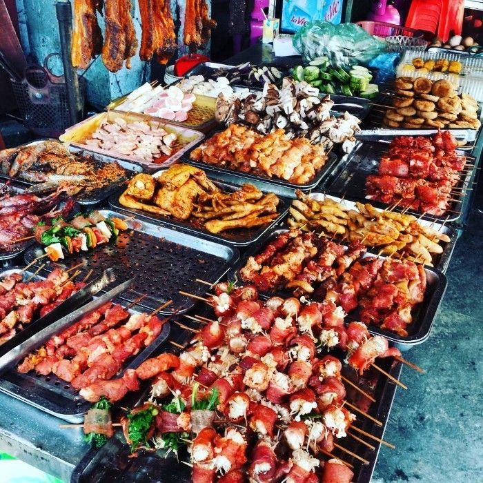 Những xiên thịt nướng nhiều màu sắc