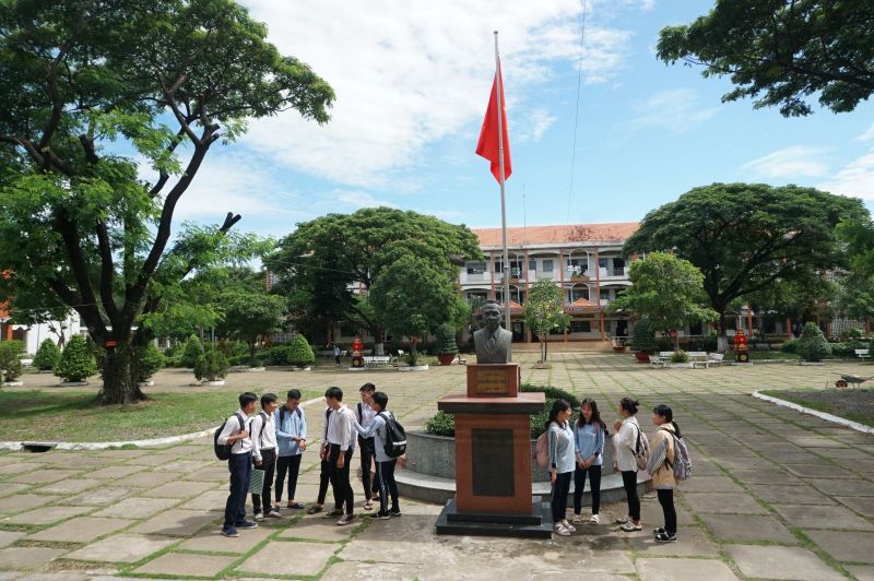 Bài văn thuyết minh về ngôi trường của em số 6