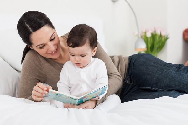 Đọc cho bé nghe sách về chủ đề Giáng Sinh