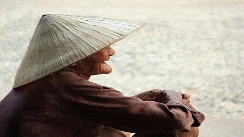 Thương ngoại nhiều tuổi héo mòn,  Cầu trời ngoại khoẻ, cháu con vui mừng.