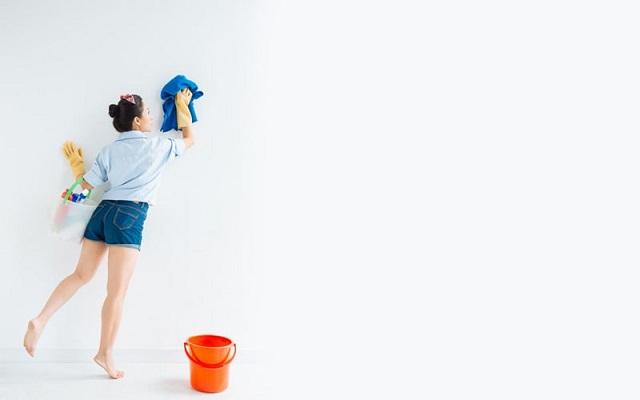 Đối với các vết bẩn do các loại nước có màu gây ra