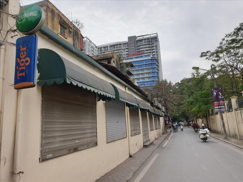Không nên đóng cửa vào Tết