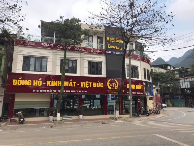 Đồng hồ, kính mắt Việt Đức