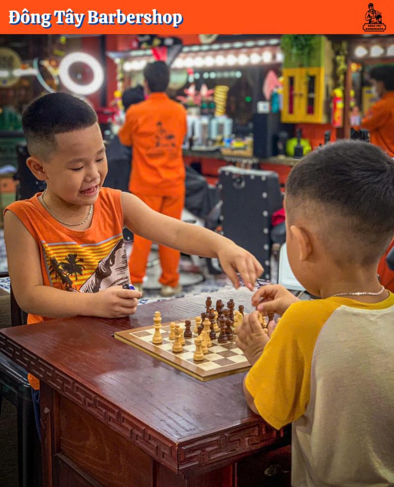 Đông Tây Barbershop