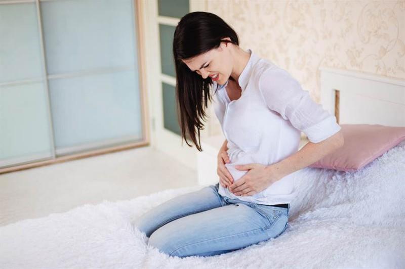 Đột ngột đau bụng dữ dội