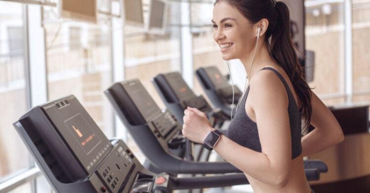 Đừng để các thiết bị và dụng cụ trong phòng tập đẫm mồ hôi