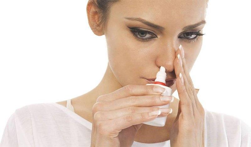 Rửa mũi bằng dung dịch muối