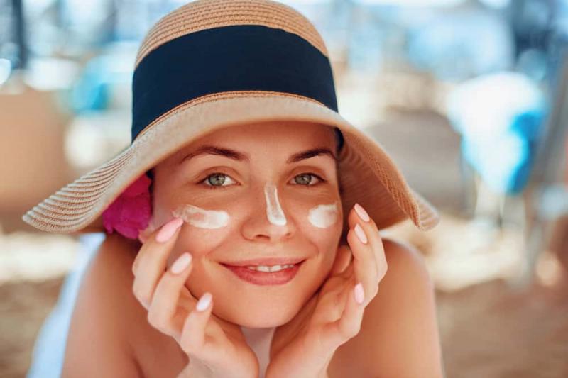 Dùng kem dưỡng ẩm hoặc lotion