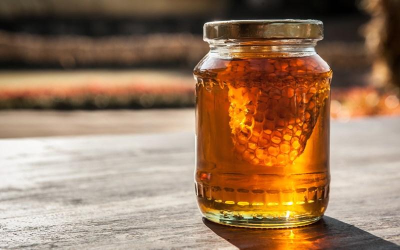 Dùng phần bấc của cây nến
