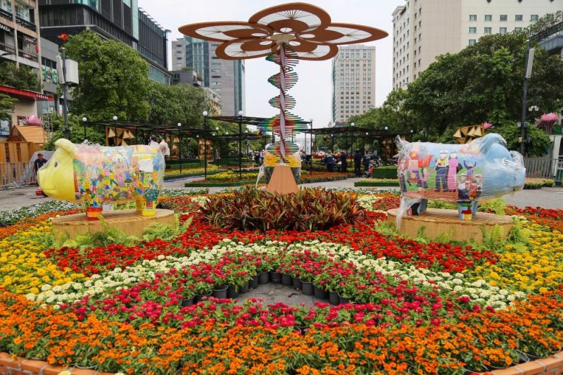 Đường hoa Nguyễn Huệ