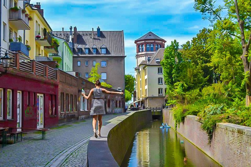 Mùa xuân ở Duesseldorf tràn ngập ánh nắng và cây xanh