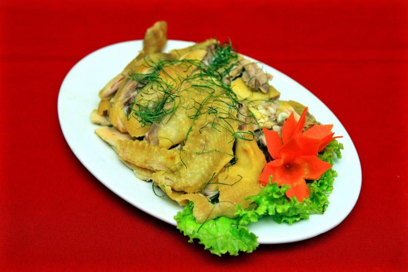 Gà hấp lá chanh