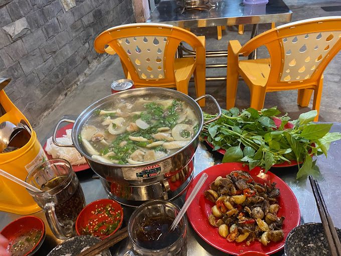 Gà Nướng Cơm Lam Phố Núi Măng Đen