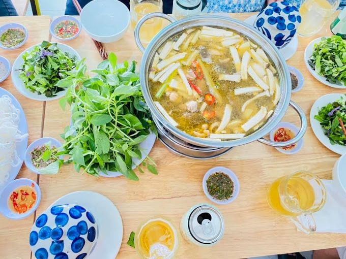 Gà Nướng Cơm Lam Phố Núi Măng Đen