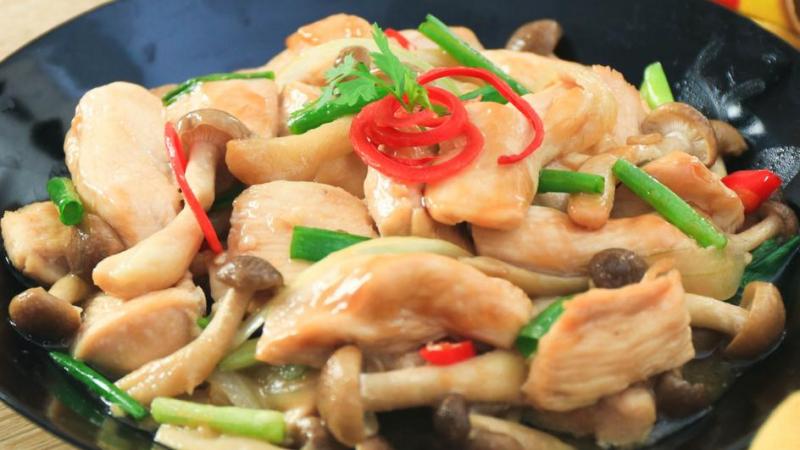 Gà xào nấm linh chi