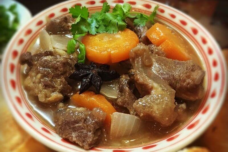 Gân bò sốt rượu vang