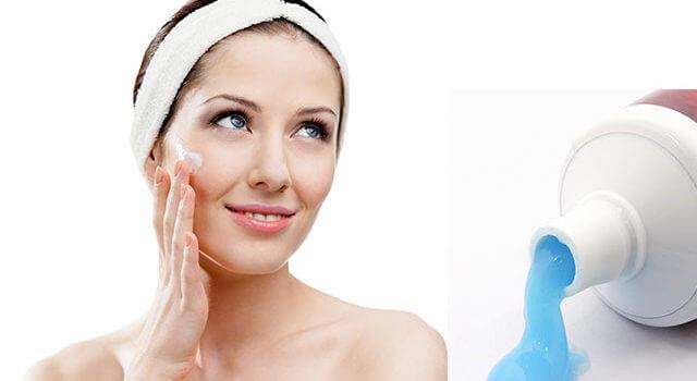 Giảm bớt tấy đỏ, mụn to, mụn nhiệt nhờ thuốc tra mắt và kem đánh răng