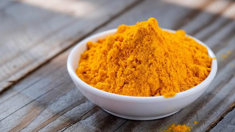 Tinh bột nghệ có tác dụng làm giảm cơn đau bụng vào chu kì hàng tháng