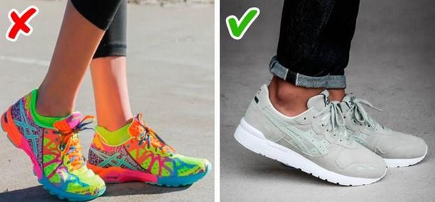 Giày kết hợp quá nhiều màu sắc