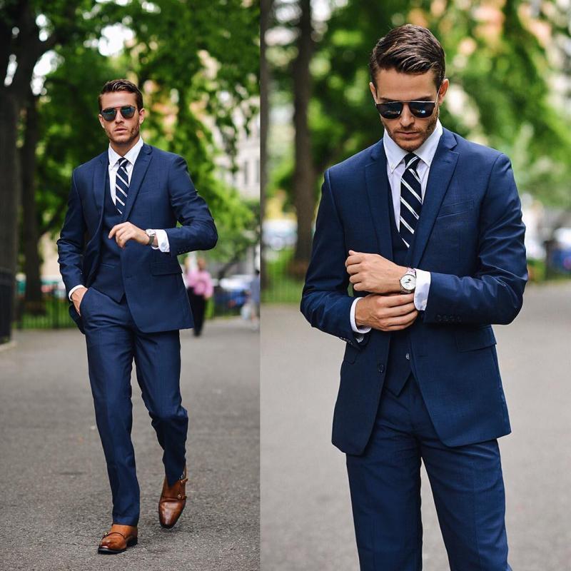 Giày tây dành màu nâu kết hợp suit xanh navy vô cùng cuốn hút