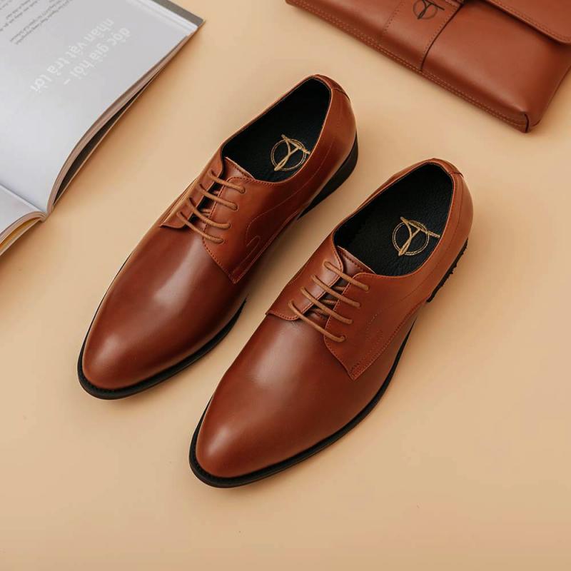 Giày tây màu sáng kết hợp suit màu be