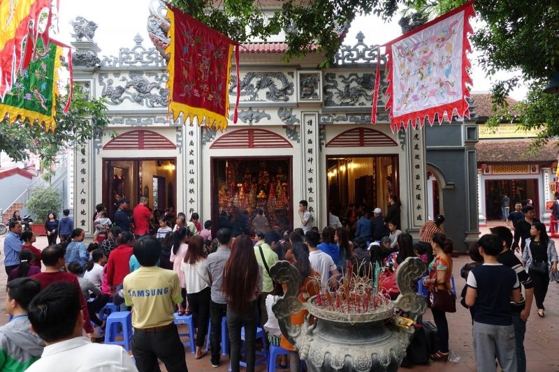 Kinh nghiệm đi lễ Phủ Tây Hồ, cách sắm lễ, cầu tài lộc