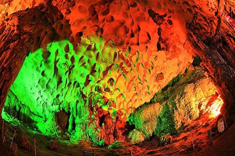 Hang Sửng Sốt