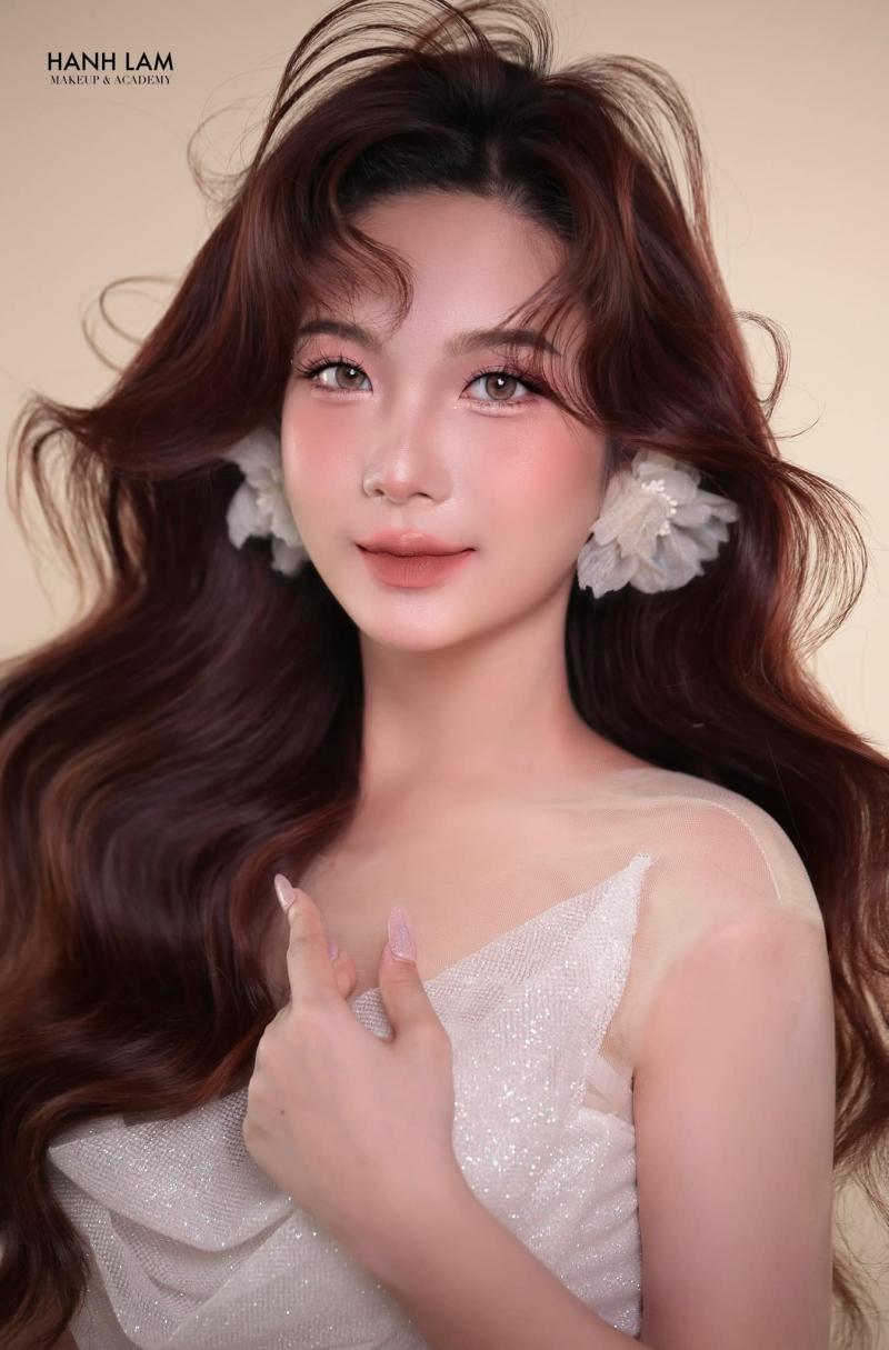 Hạnh Lâm Makeup & Academy