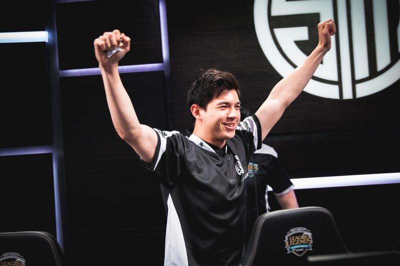 Anh chàng tuyển thủ đẹp trai của Team Solomid - Hauntzer