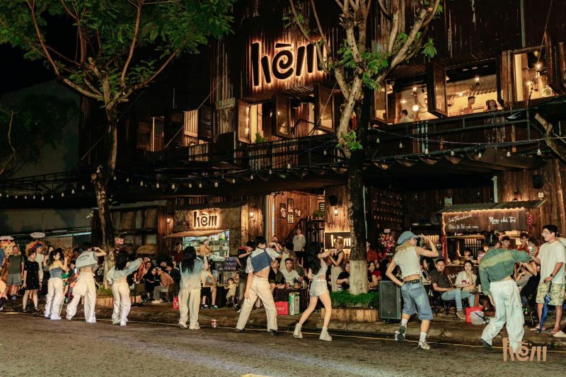 HÈM