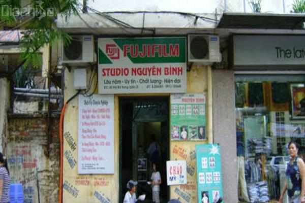 Dịch vụ tại đây rất nhanh gọn, bạn chỉ cần nói mục địch chụp ảnh thẻ của mình là  gì là thợ ảnh tại đấy đã biết chụp loại nào cho bạn rồi nhé. Ảnh chụp và lấy được ngay nên rất tiện lợi