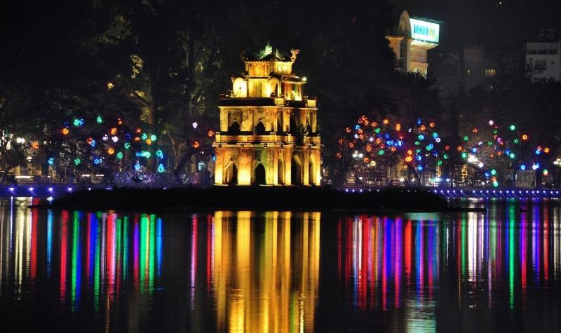 Hồ Gươm lung linh