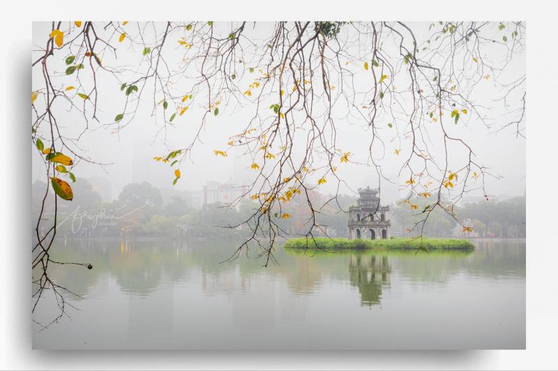 Bình minh bên Hồ Gươm