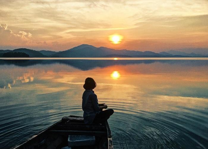 Hoàng hôn bề hồ Kẻ Gỗ