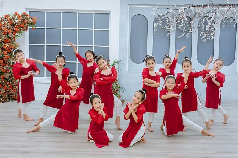Hồng Lê - Thế giới trang phục