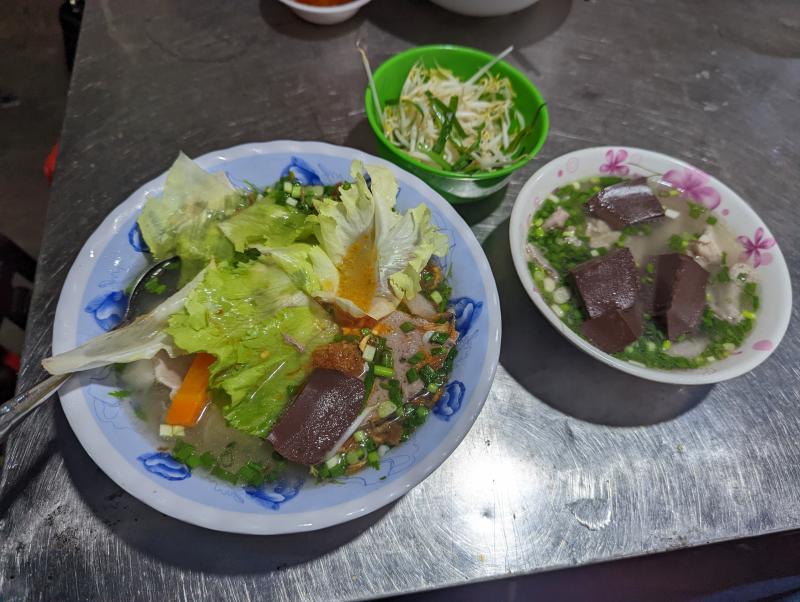 Hủ tiếu lòng thập cẩm