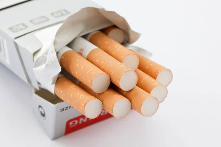 Hút thuốc lá cũng ảnh hưởng đến dạ dày