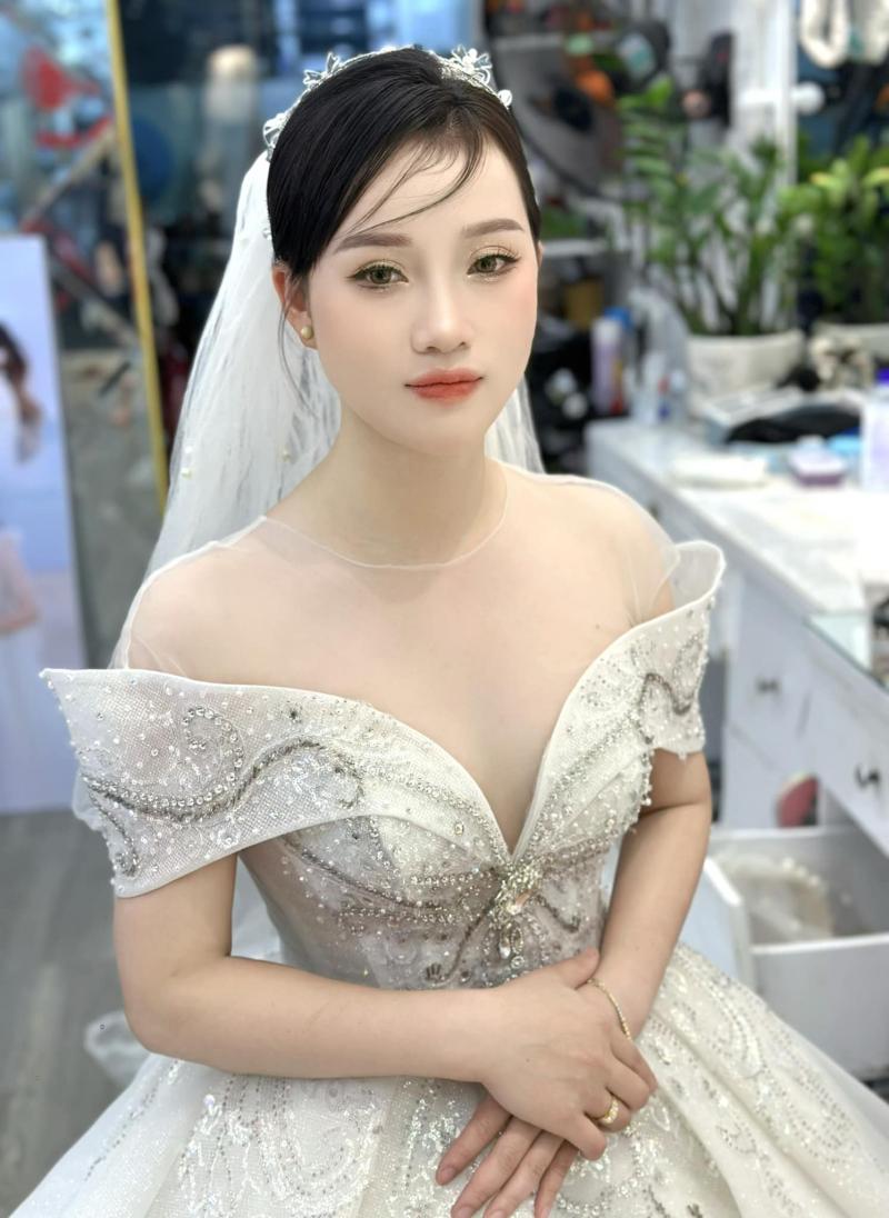 Huyen Mit Make up