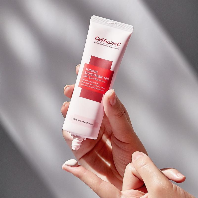 Kem chống nắng nâng tông da Cell Fusion C Toning Sunscreen 100 SPF50+/ PA +++