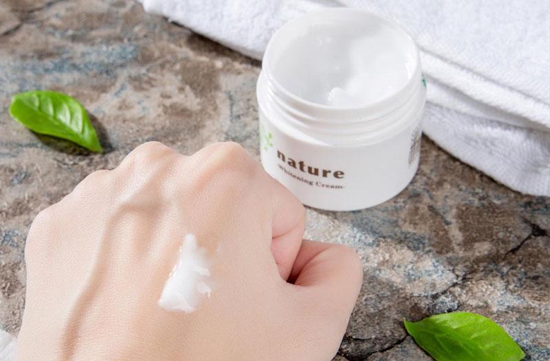 Kem dưỡng và làm trắng da ban đêm Nhật Bản Naris Nature Whitening Cream