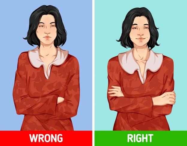Khoanh tay trước ngực nhưng trong tầm nhìn của bạn