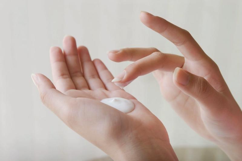 Cần bôi đủ lượng kem mỗi lần