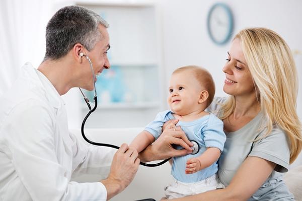 Bé cần được thăm khám kịp thời
