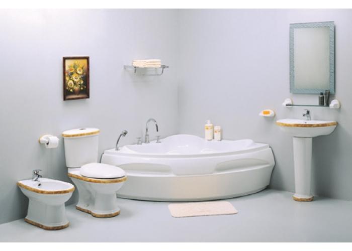 Không đặt gương đối diện cửa nhà vệ sinh