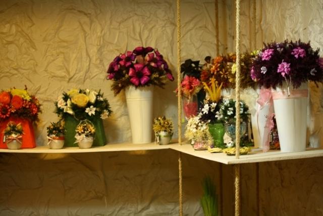 Không nên dùng hoa giả, hoa khô để trang trí phòng ngủ