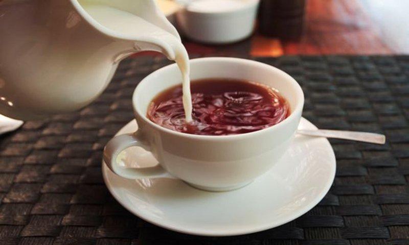 Không uống trà và sữa