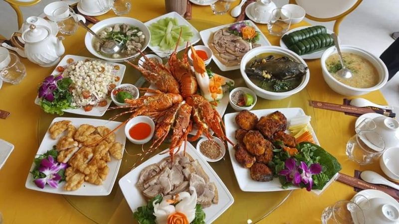 Khu Ẩm Thực Sinh Thái Hoàng Gia