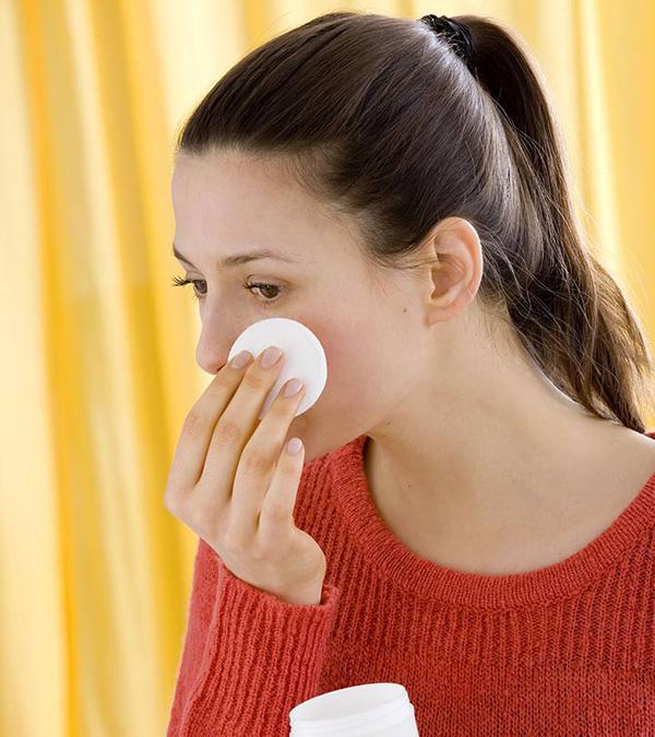 Vệ sinh da mặt hàng ngày và rửa mặt đúng cách