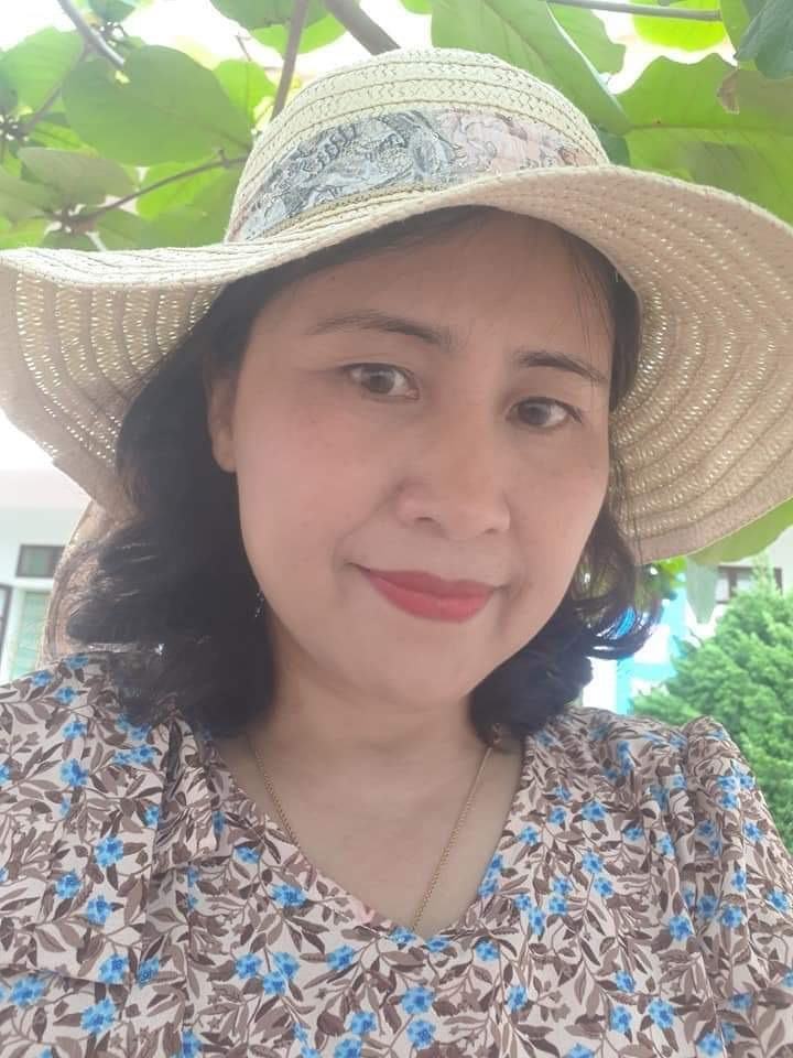 Ảnh chân dung nhà thơ Hồ Thị Hiền