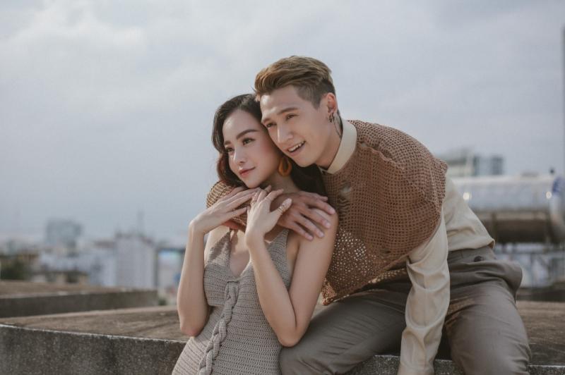 ĐỔI NGÔI
